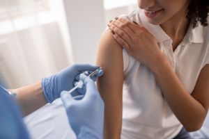 Bezpłatna szczepionka przeciw pneumokokom dla osób w wieku 65+ z grup ryzyka choroby pneumokokowej